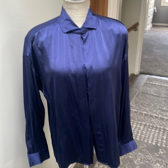Navy Linda Allard for Ellen Tracy silks blouse with hidden buttons - Picture 1 of 7